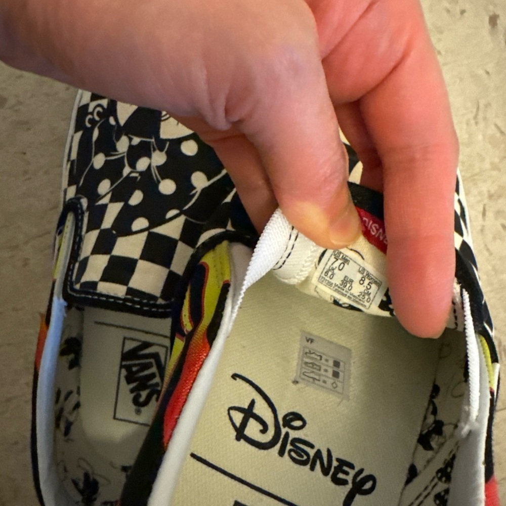 Vans Disney Mickey Minnie Classic Slip-on Black & White Men Size 7.0 Women 8.5 - Picture 5 of 7
